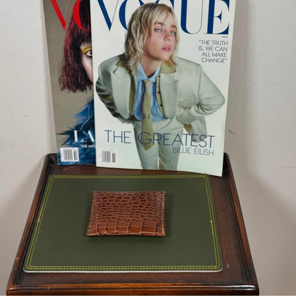 Elegant Brown Leather Crocodile-Embossed Wallet - Picture 7 of 7